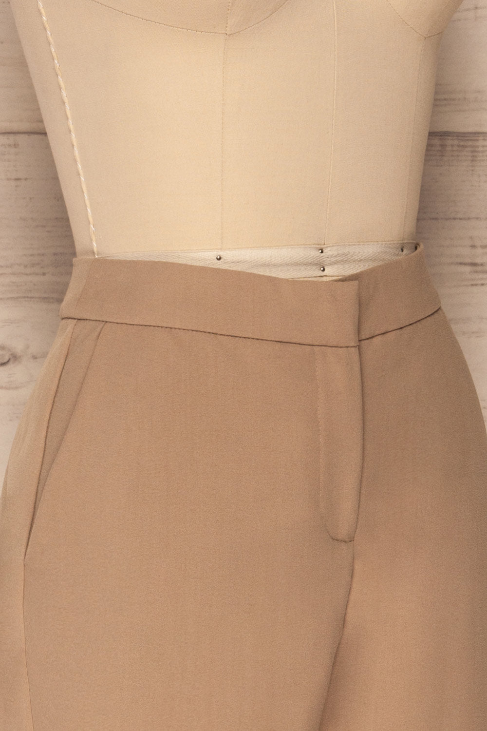 Falstad Taupe Pants | Pantalon Taupe | La Petite Garçonne side close-up