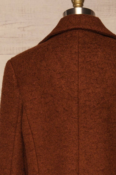 Fangdalen Cognac Brown Coat | Manteau Brun back close up | La Petite Garçonne
