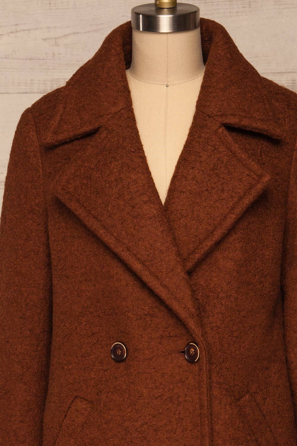 Fangdalen Cognac Brown Coat | Manteau Brun front close up close | La Petite Garçonne