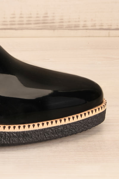 Farnorough Warm Black Boots | Bottes | La Petite Garçonne side front close-up