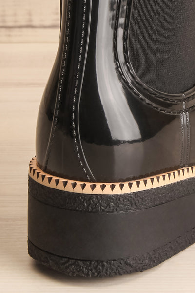 Farnorough Warm Black Boots | Bottes | La Petite Garçonne back heel close-up