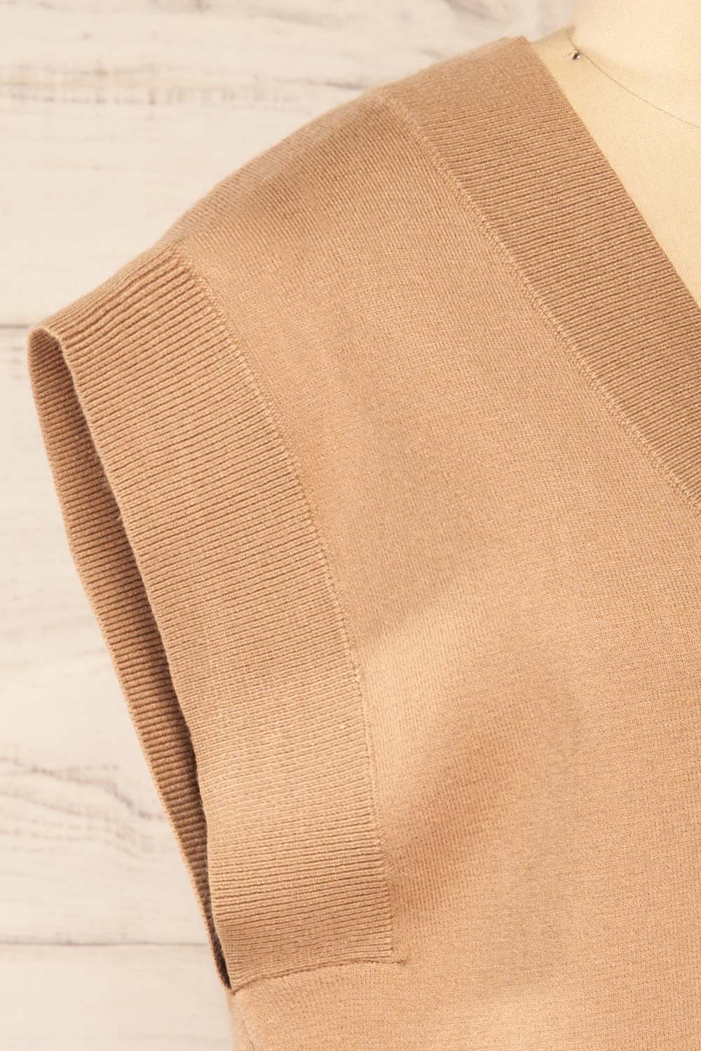 Ferrol Beige Sleeveless Knit Vest | La petite garçonne side close-up