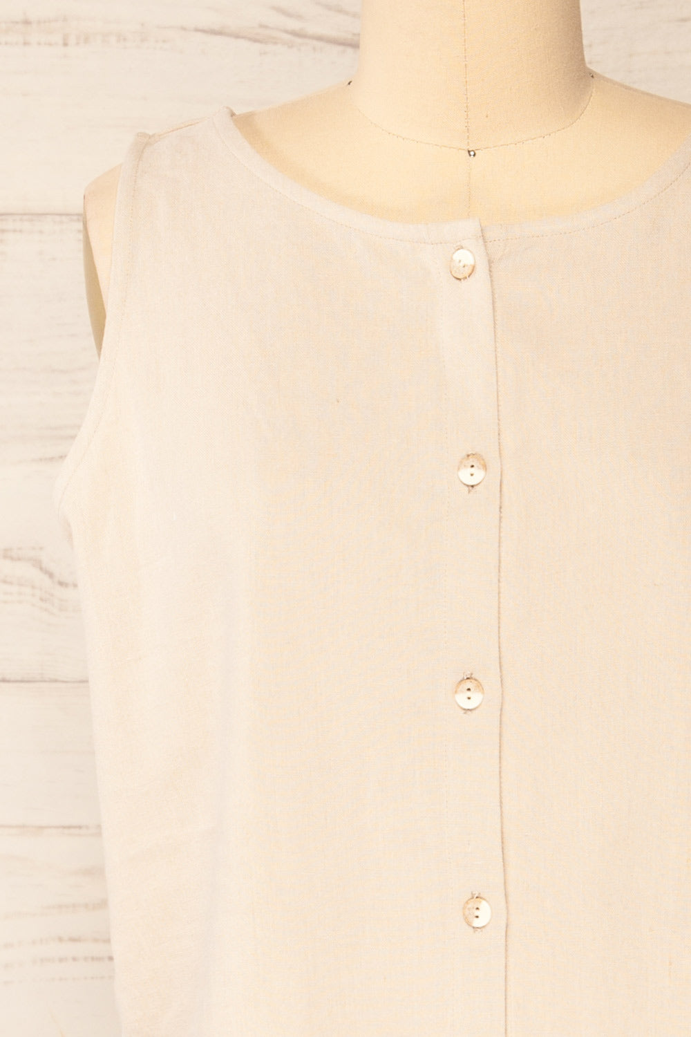 Fiordi Beige Large Straps Button-Up Tank Top | La petite garçonne front close-up