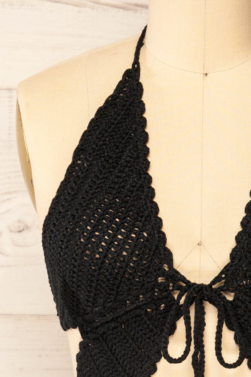Flos Black | Crochet Crop Top