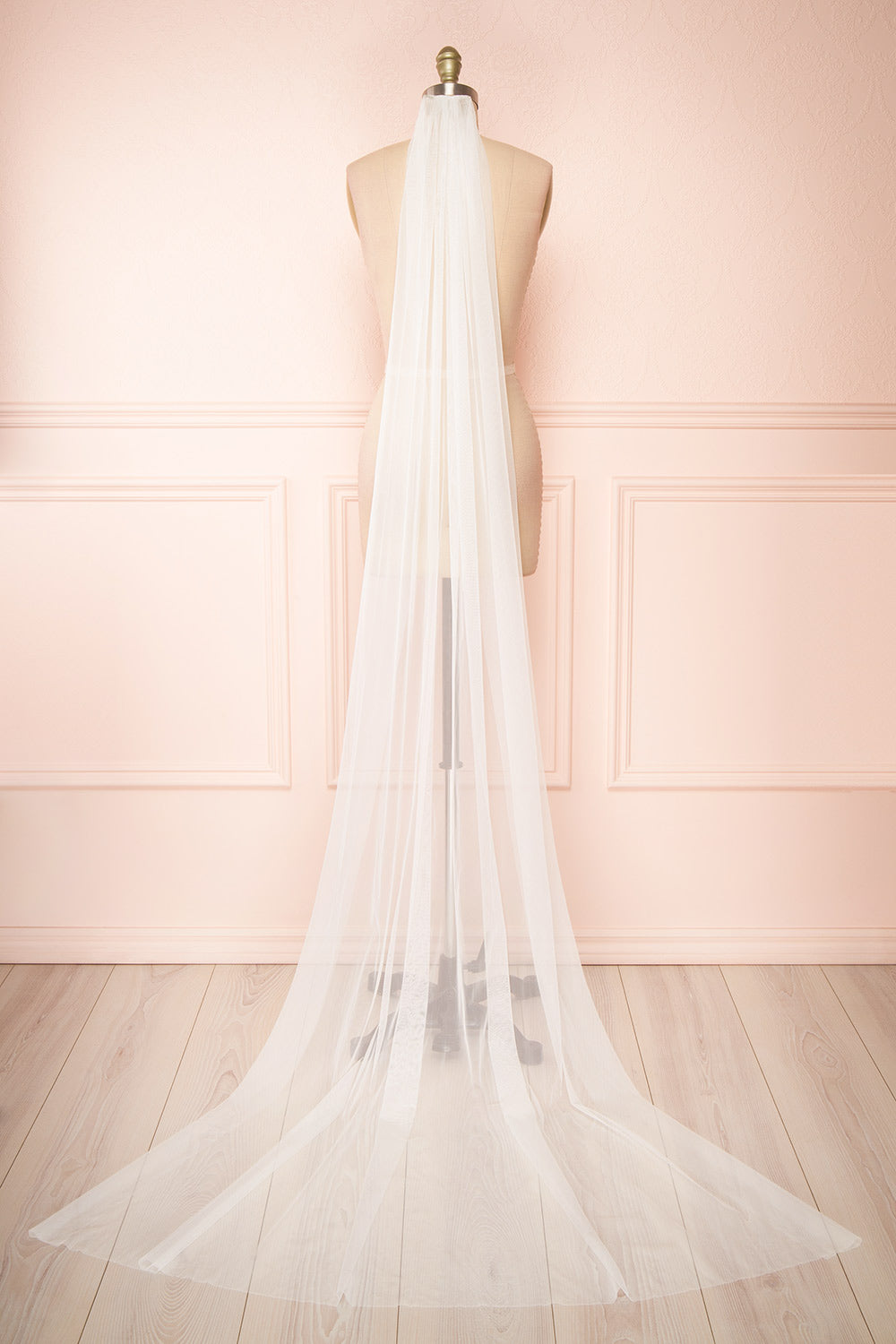 Frederiqua White Tulle Wedding Veil | Boudoir 1861 view