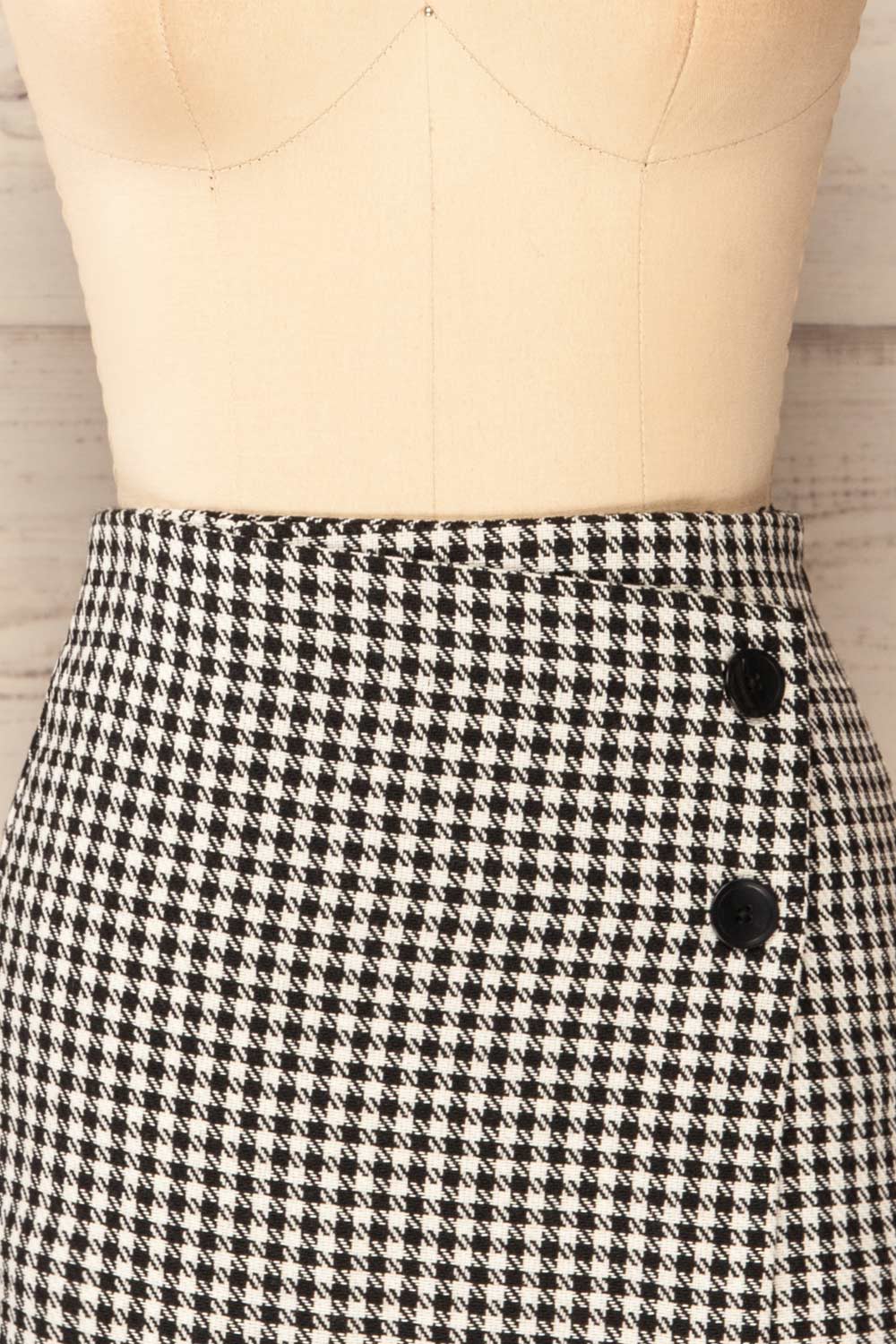 Freiburg Asymmetrical Houndstooth Mini Skirt | La petite garçonne front close up