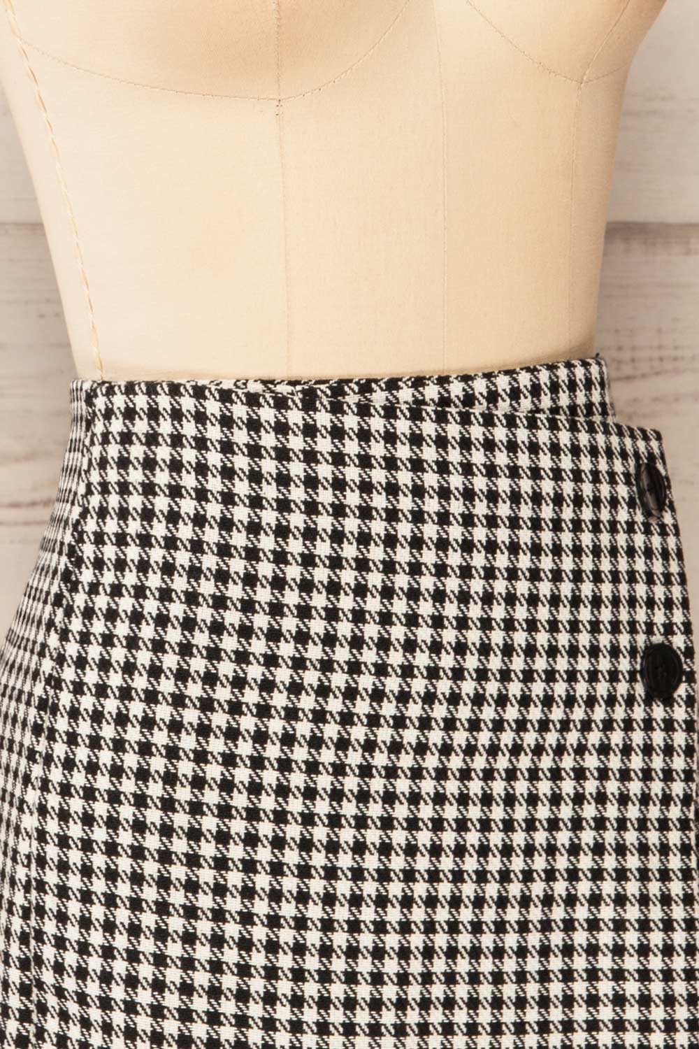 Freiburg Asymmetrical Houndstooth Mini Skirt | La petite garçonne side close up