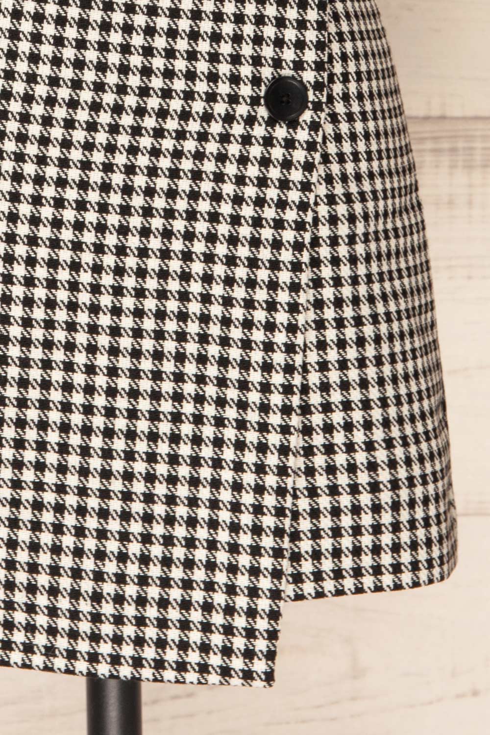 Freiburg Asymmetrical Houndstooth Mini Skirt | La petite garçonne details