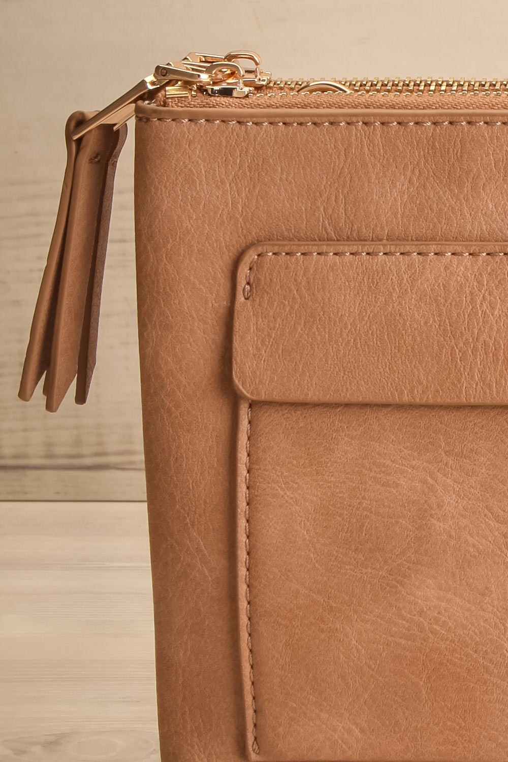 Freya Caramel Crossbody Bag | La petite garçonne front close-up