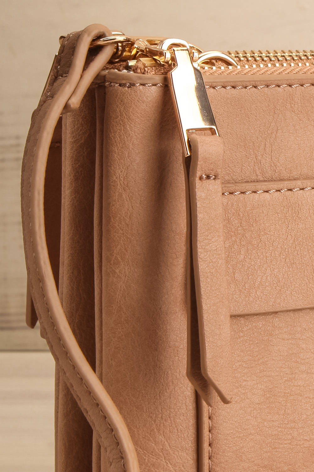 Freya Caramel Crossbody Bag | La petite garçonne side close-up