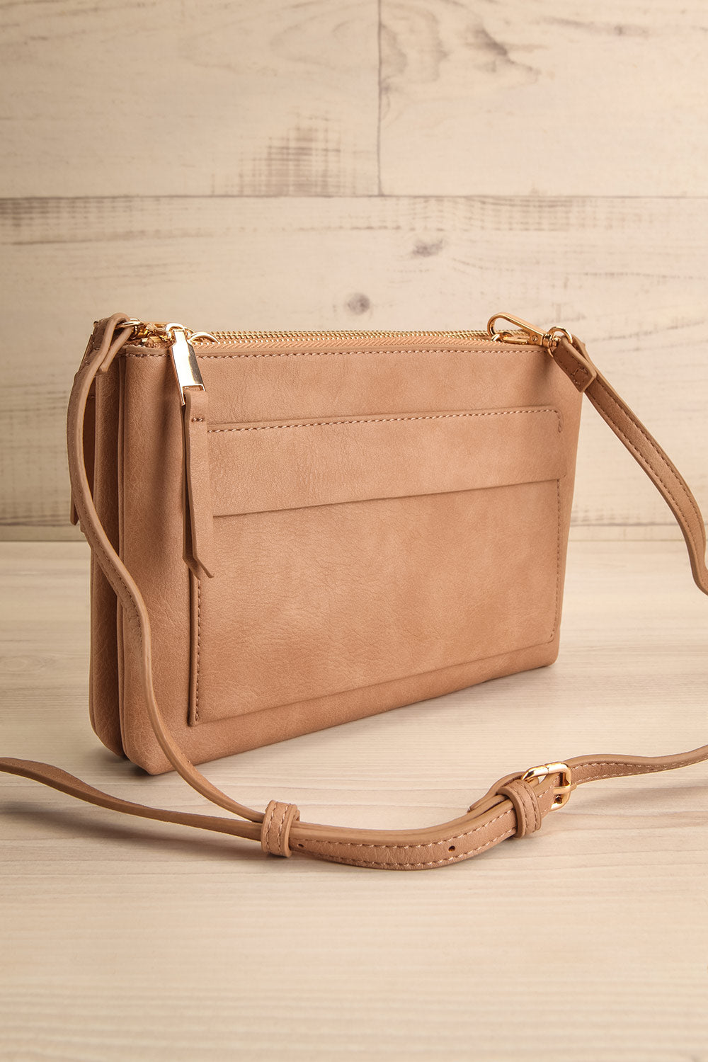 Freya Caramel Crossbody Bag | La petite garçonne side view