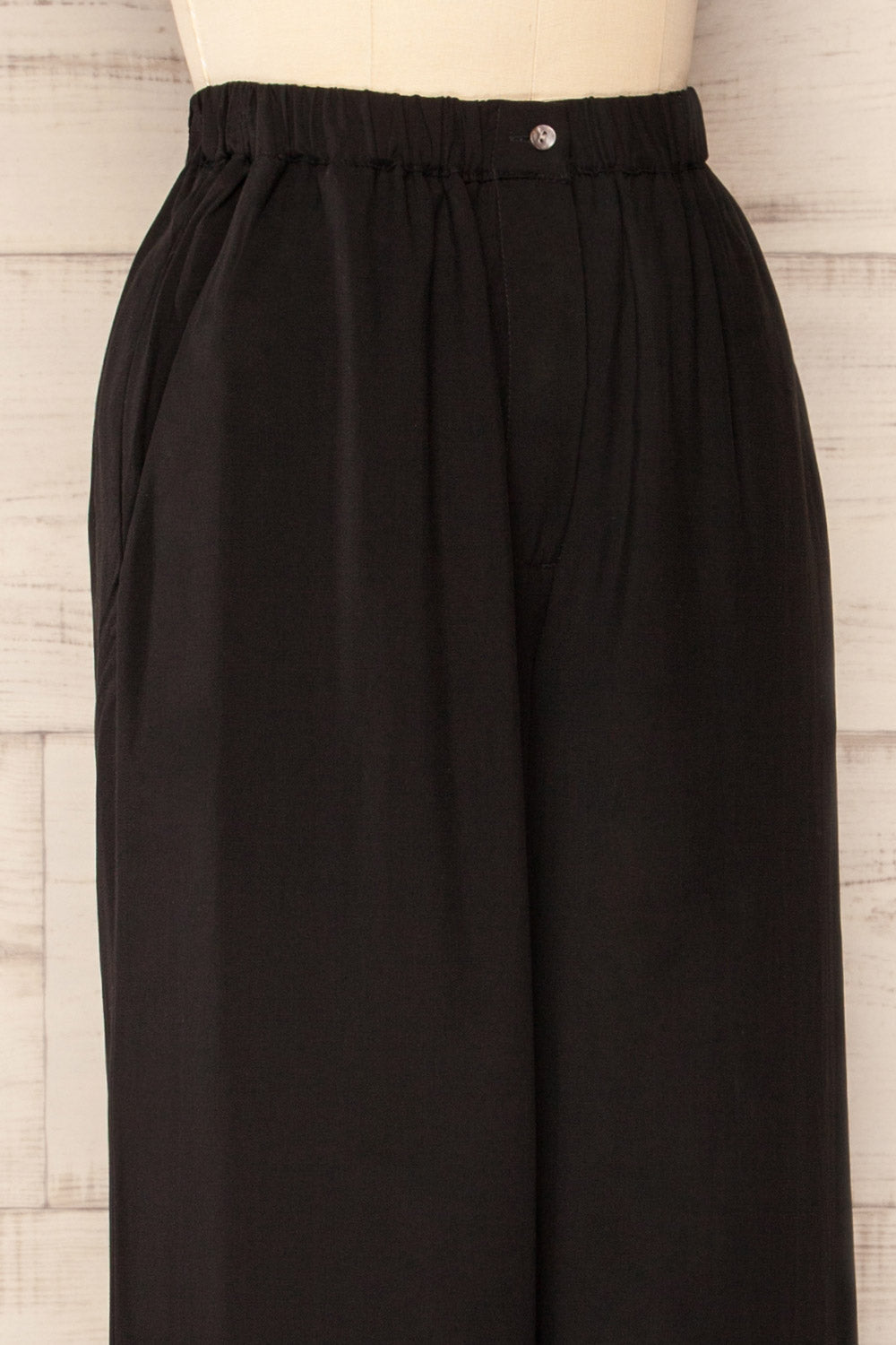 Fulgatore Black High-waisted Wide Leg Pants | La petite garçonne side close-up