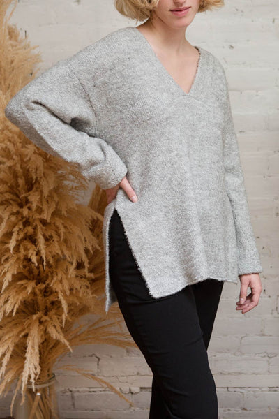 Gaand Beige Oversized V-Neck Knit Sweater | La petite garçonne model