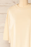 Geel Beige T-Shirt Dress With Print | La petite garçonne front close-up