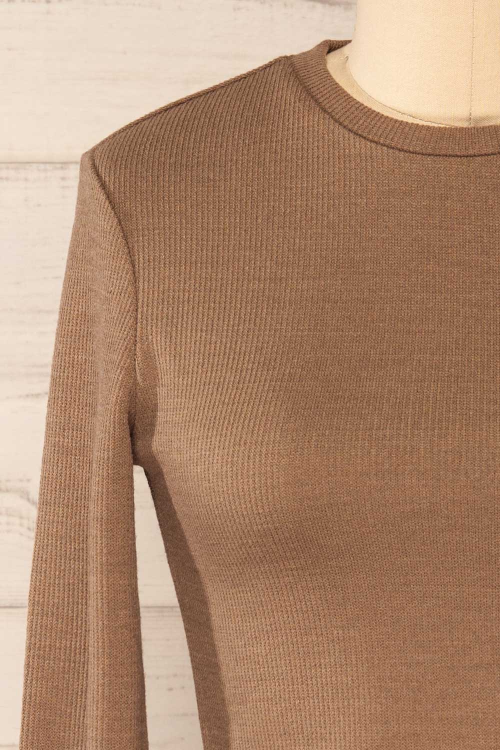 Gialonft Brown Cropped Long Sleeve Top w/ Ruffles | La petite garçonne front close-up