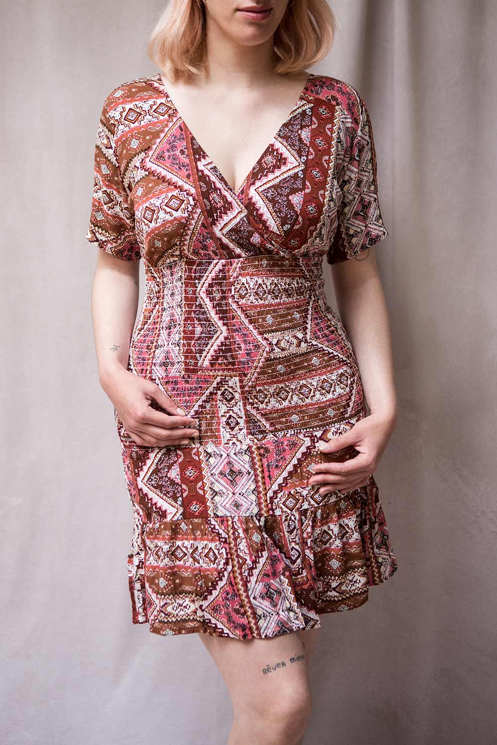 Glina Rust Patterned V-Neck Short Dress | La petite garçonne