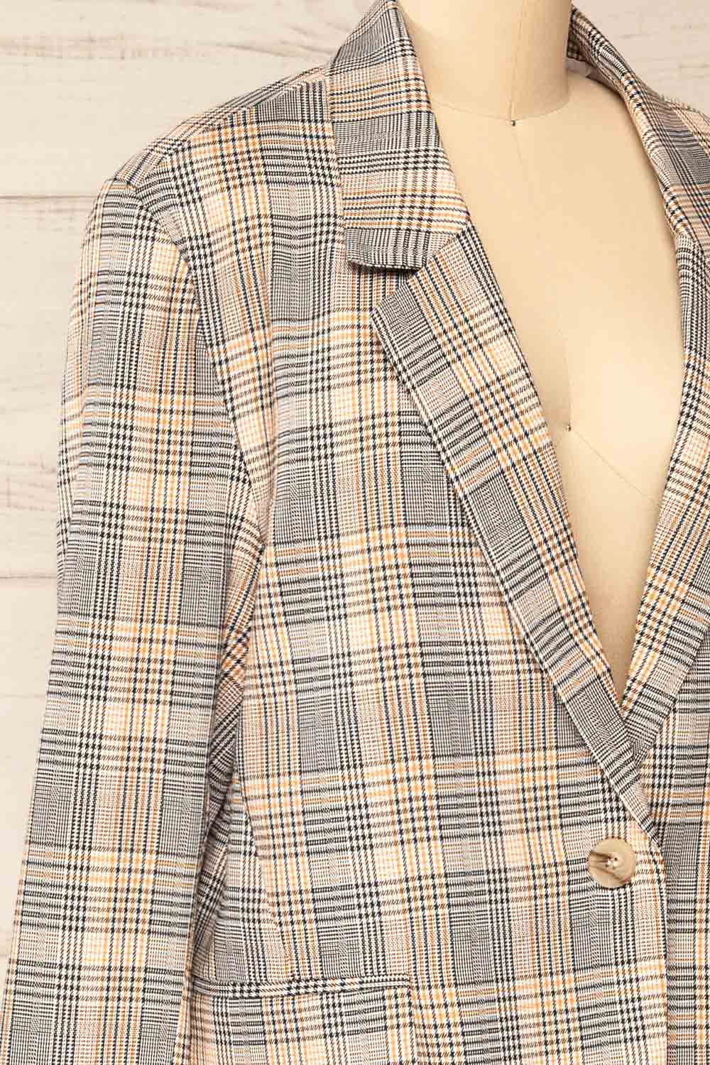 Groenlo Oversized Tartan Blazer | La petite garçonne side close-up