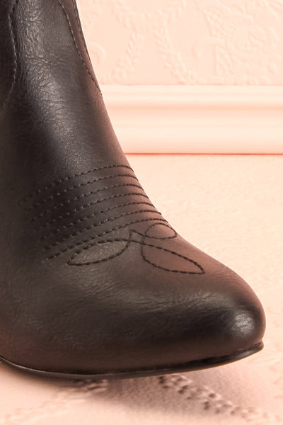 Hellebore Retro Cowboy Boots | Bottes | Boutique 1861 front close-up