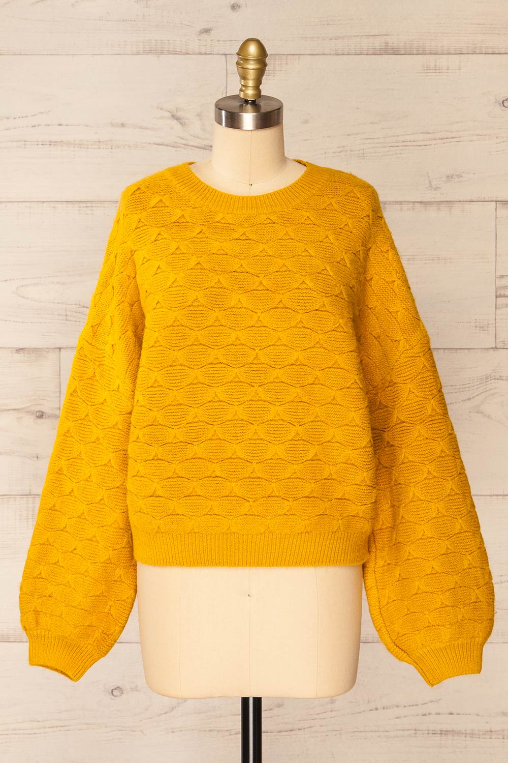 Henares Scalloped Knit Cropped Sweater | La petite garçonne front view