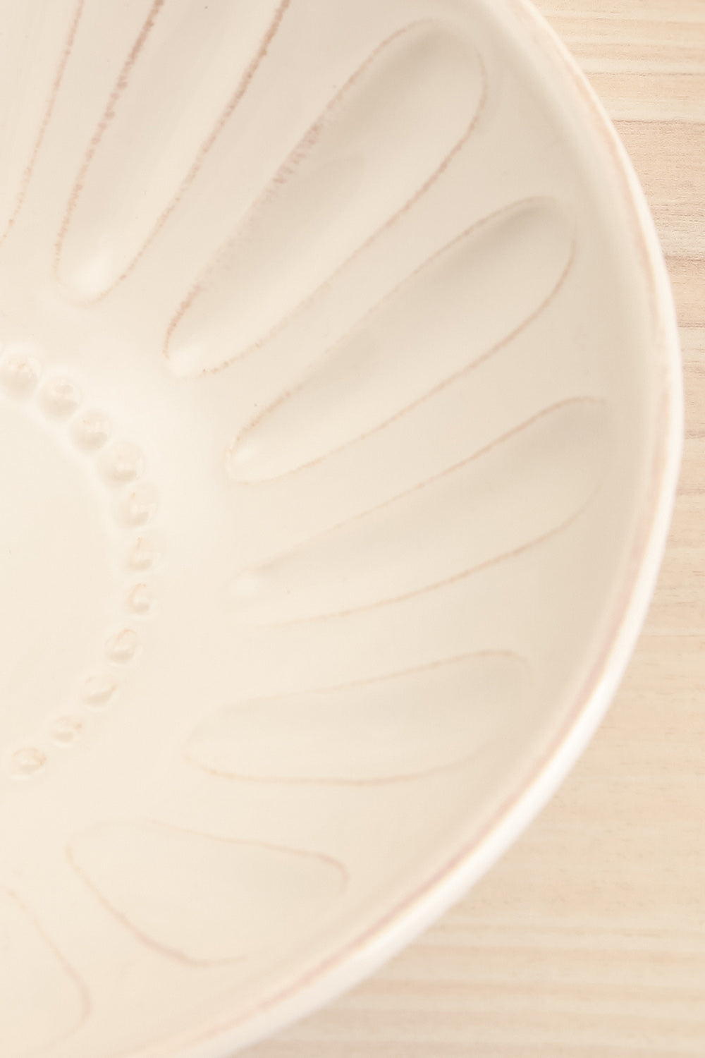 Herlev White Ceramic Bowl | La petite garçonne inside close-up