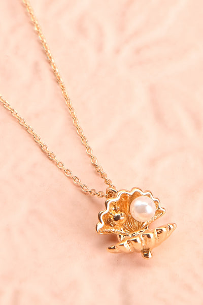 Hesperie Golden Sea Shell Pendant Necklace flat close-up | Boutique 1861