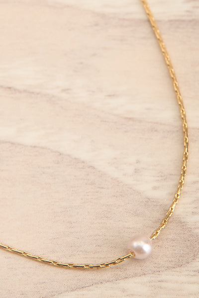 Hialeah Pearl Pendant Necklace | La petite garçonne flat close-up
