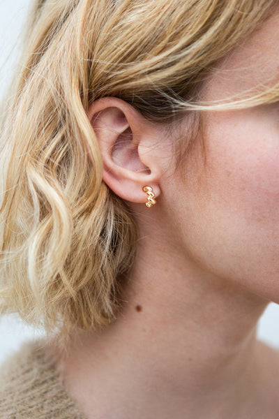 Hic Gold Twisted Stud Earrings | La petite garçonne model