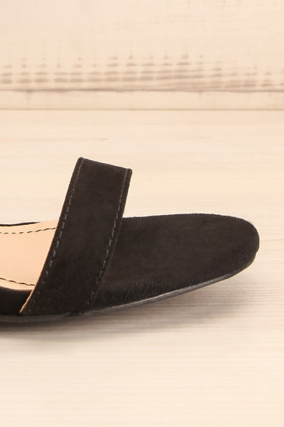 Hikari Black Sandals | Sandales Noires | La Petite Garçonne side front close-up