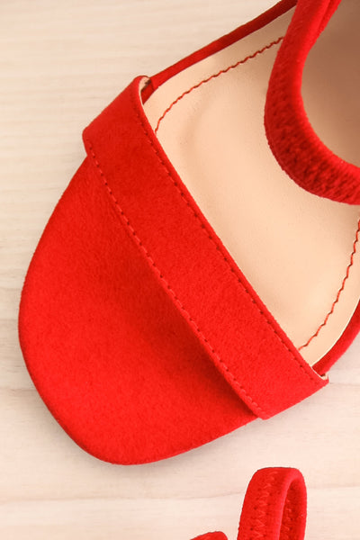 Hikari Red Sandals | Sandales Rouges | La Petite Garçonne flat close-up