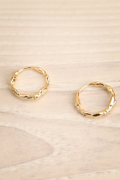 Horologium Gold Textured Hoop Earrings | La petite garçonne