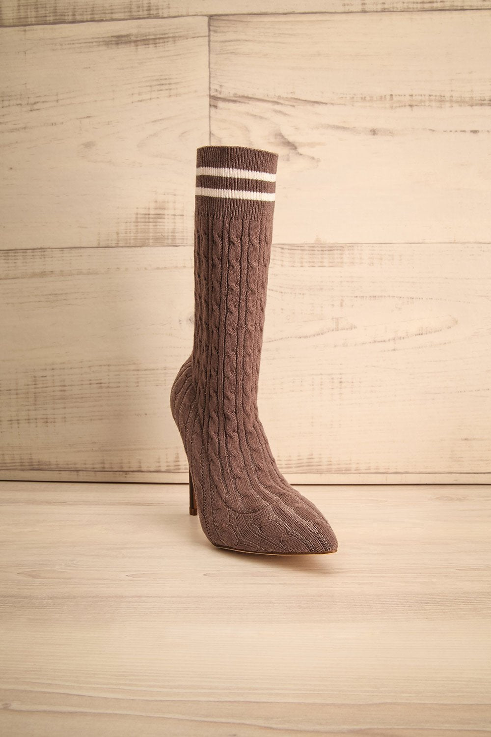 Hovborg Brown Knitted Socks Pumps | La Petite Garçonne Chpt. 2