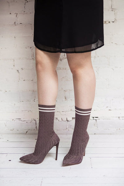 Hovborg Brown Knitted Socks Pumps | La Petite Garçonne Chpt. 2