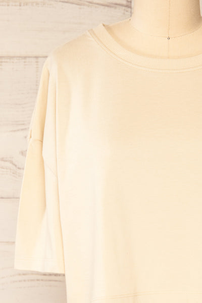 Huy Beige Cropped T-Shirt With Print | La petite garçonne front close-up