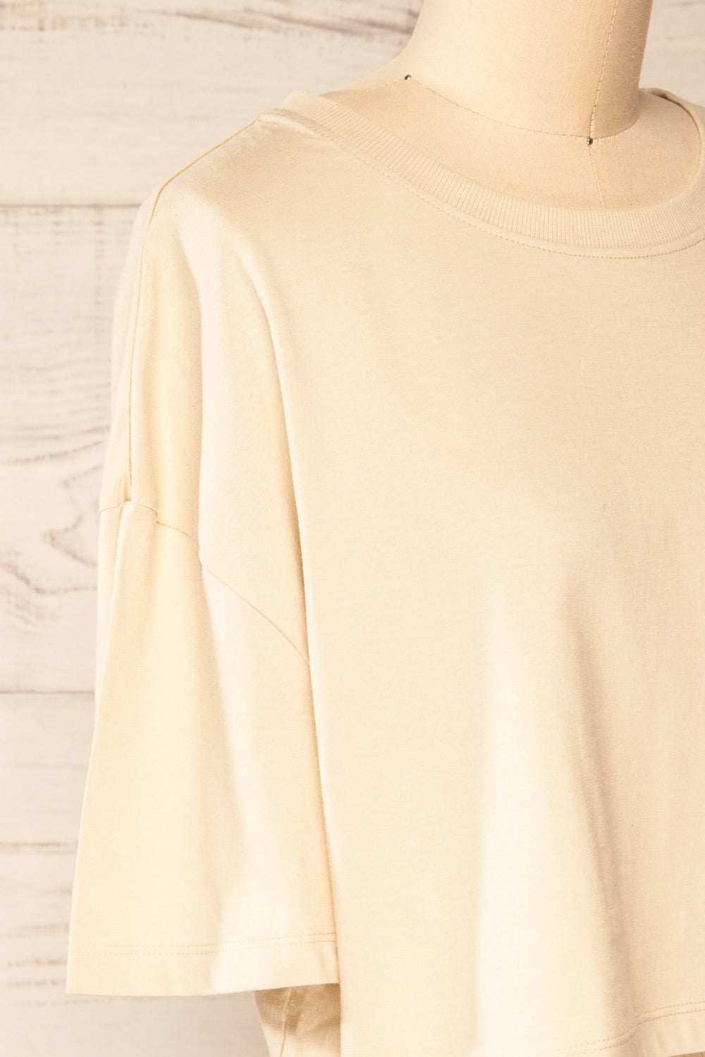 Huy Beige Cropped T-Shirt With Print | La petite garçonne side close-up