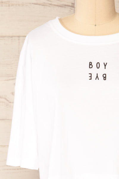 Huy White Cropped T-Shirt w/ Print | La petite garçonne front close-up
