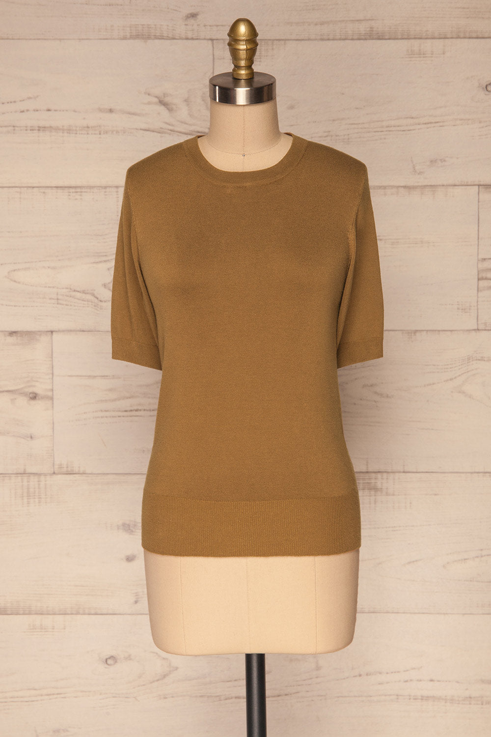 Hythe Brown Short Sleeve Knit Top front view | La petite garçonne