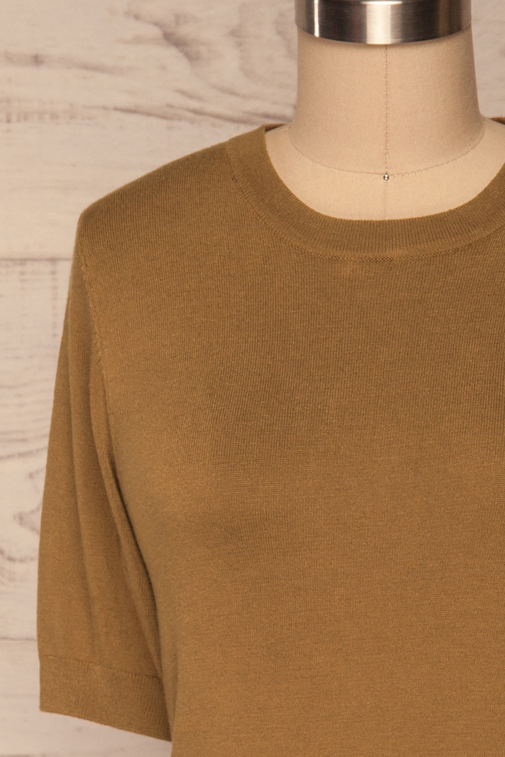 Hythe Brown Short Sleeve Knit Top front close up | La petite garçonne