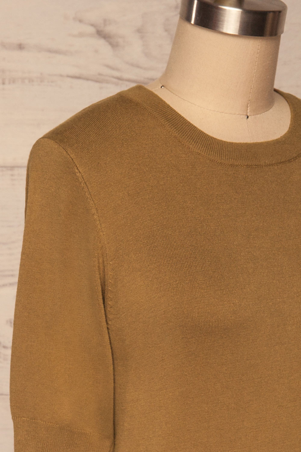 Hythe Brown Short Sleeve Knit Top side close up | La petite garçonne