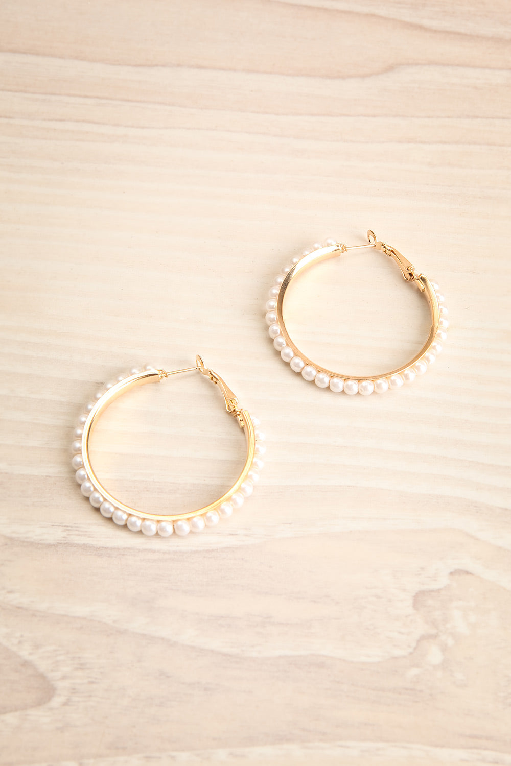 Inde Petit Golden Pearl Hoop Pendant Earrings | La Petite Garçonne
