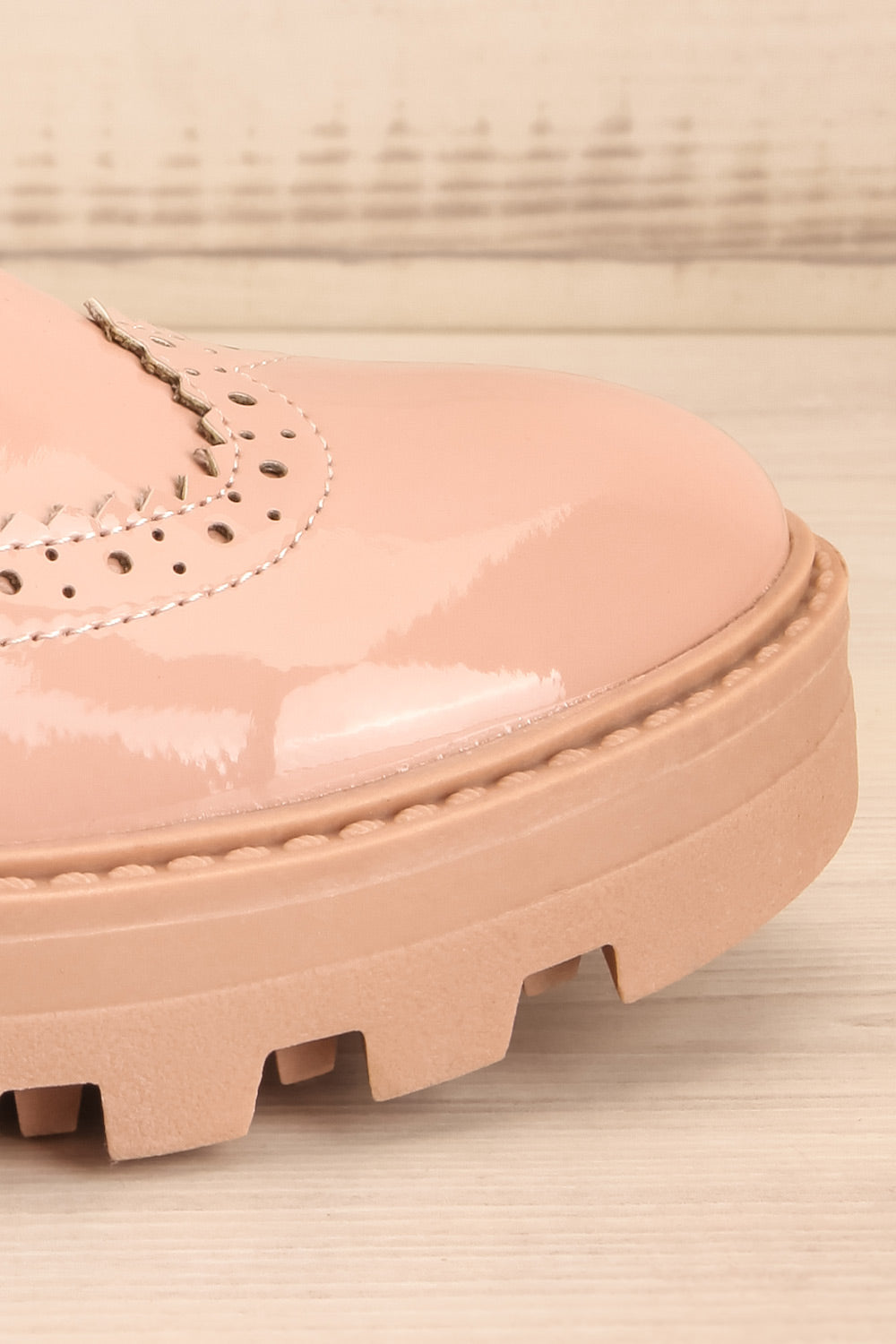 Itza Beige Pink Matt & Nat Oxford Shoes side front close-up | La Petite Garçonne