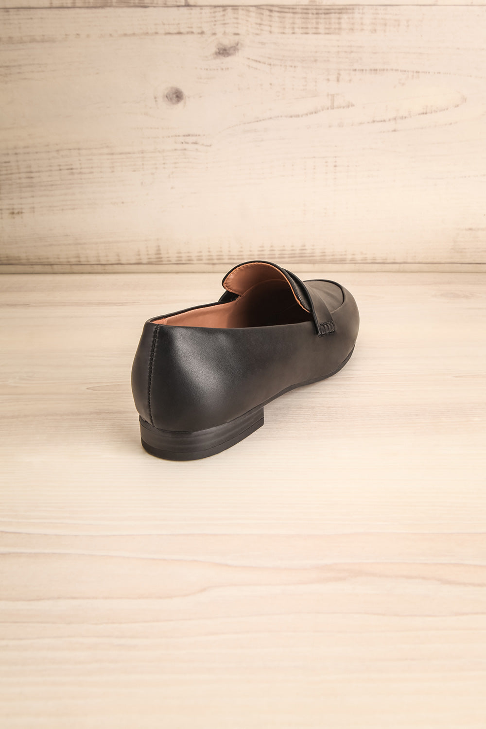 konstruktion forhistorisk Risikabel Ivyne Black Matt & Nat Slip-On Loafers | La Petite Garçonne