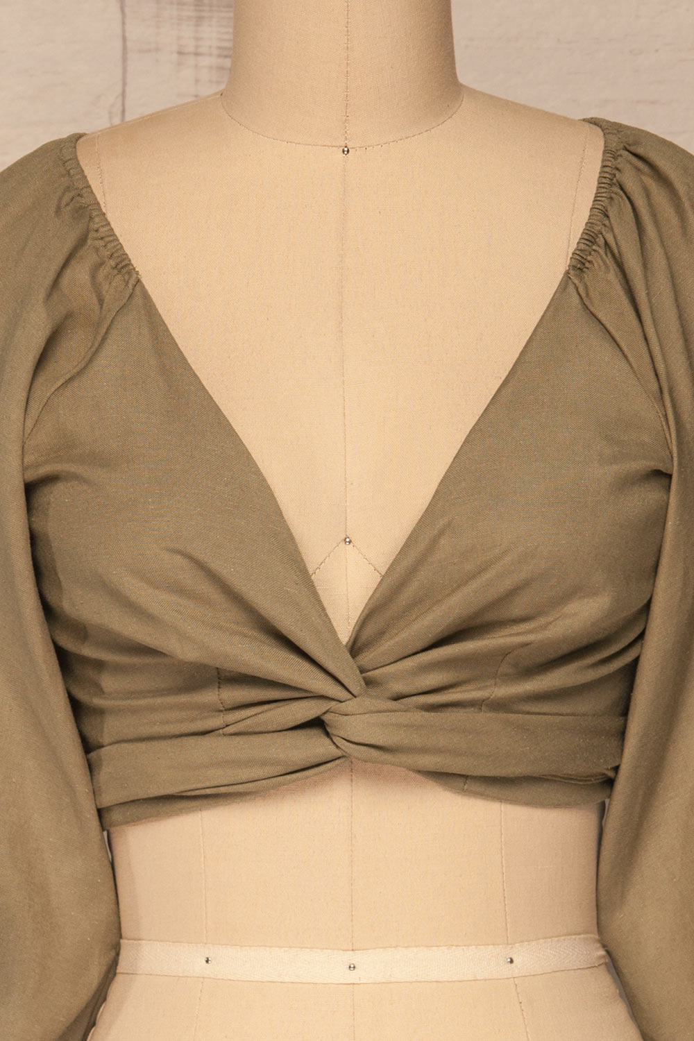 Jawor Khaki Knotted Crop Top | La petite garçonne front close-up twist