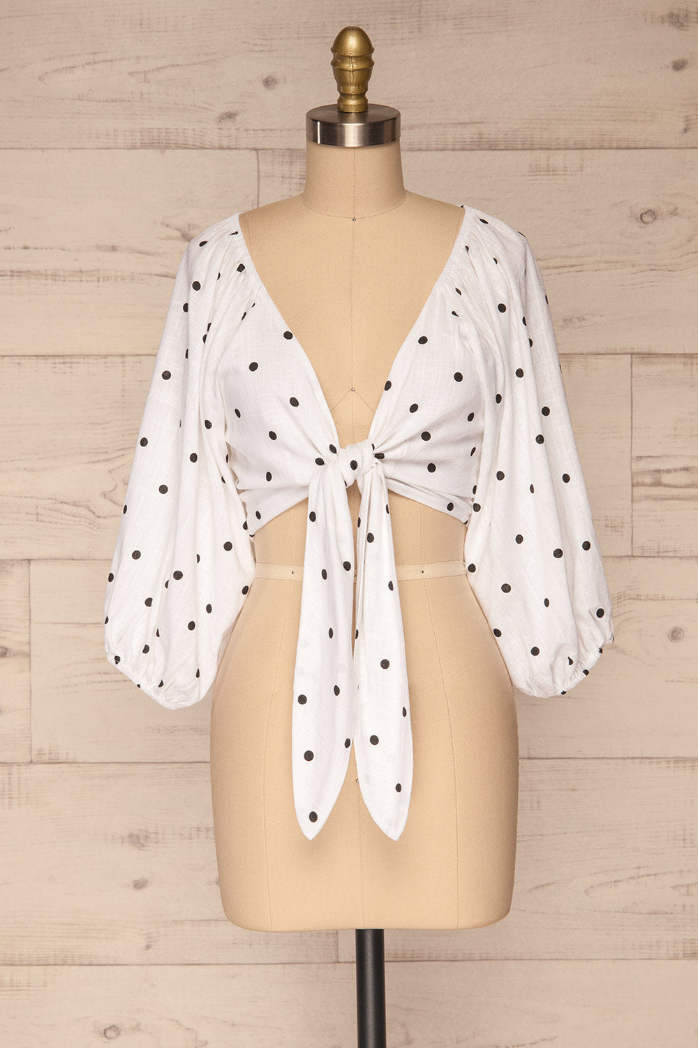 Jawor White Polka Dot Knotted Crop Top | La petite garçonne front view knot