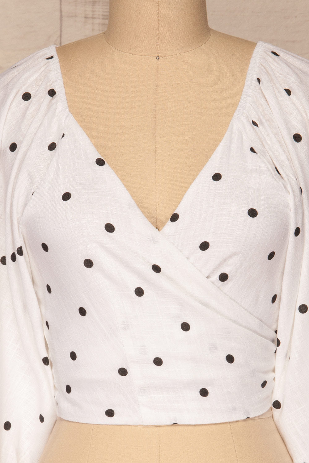 Jawor White Polka Dot Knotted Crop Top | La petite garçonne front close-up