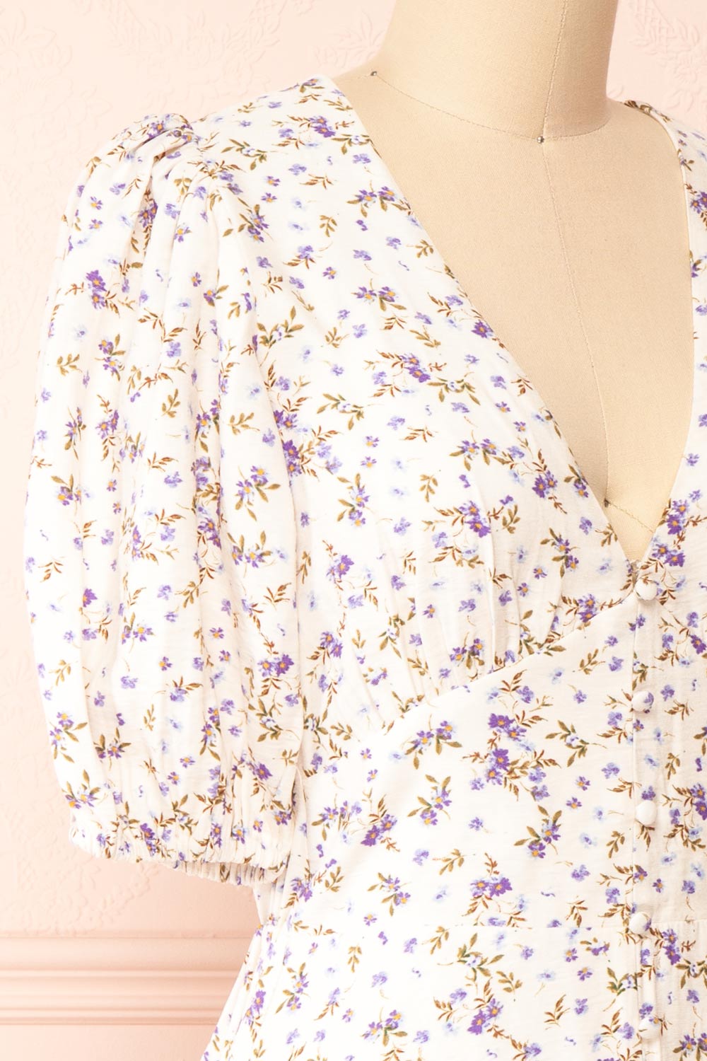 Jeyne Floral Short Dress w/ Puffy Sleeves | Boutique 1861 side close-up