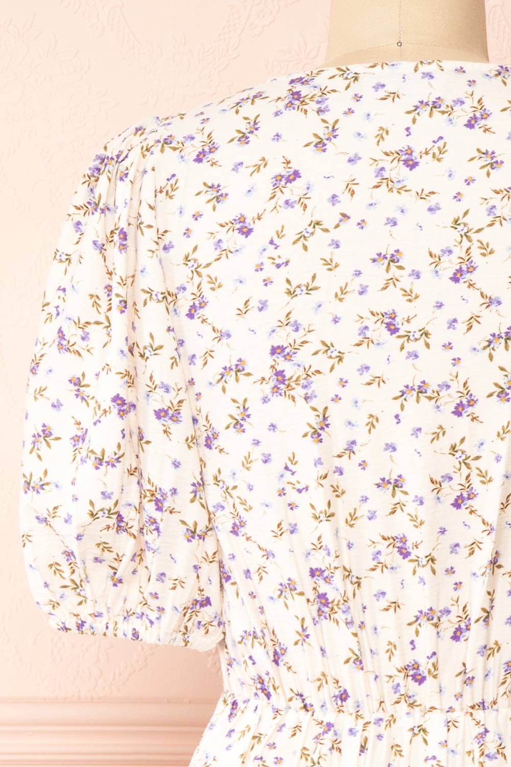 Jeyne Floral Short Dress w/ Puffy Sleeves | Boutique 1861 back close-up