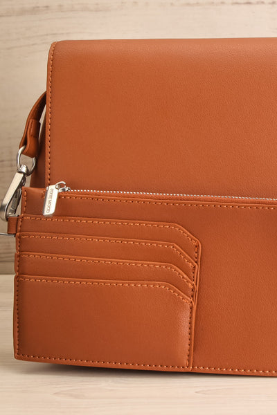 Jodith Cognac Faux-Leather Pixie Mood Handbag wallet close-up | La Petite Garçonne