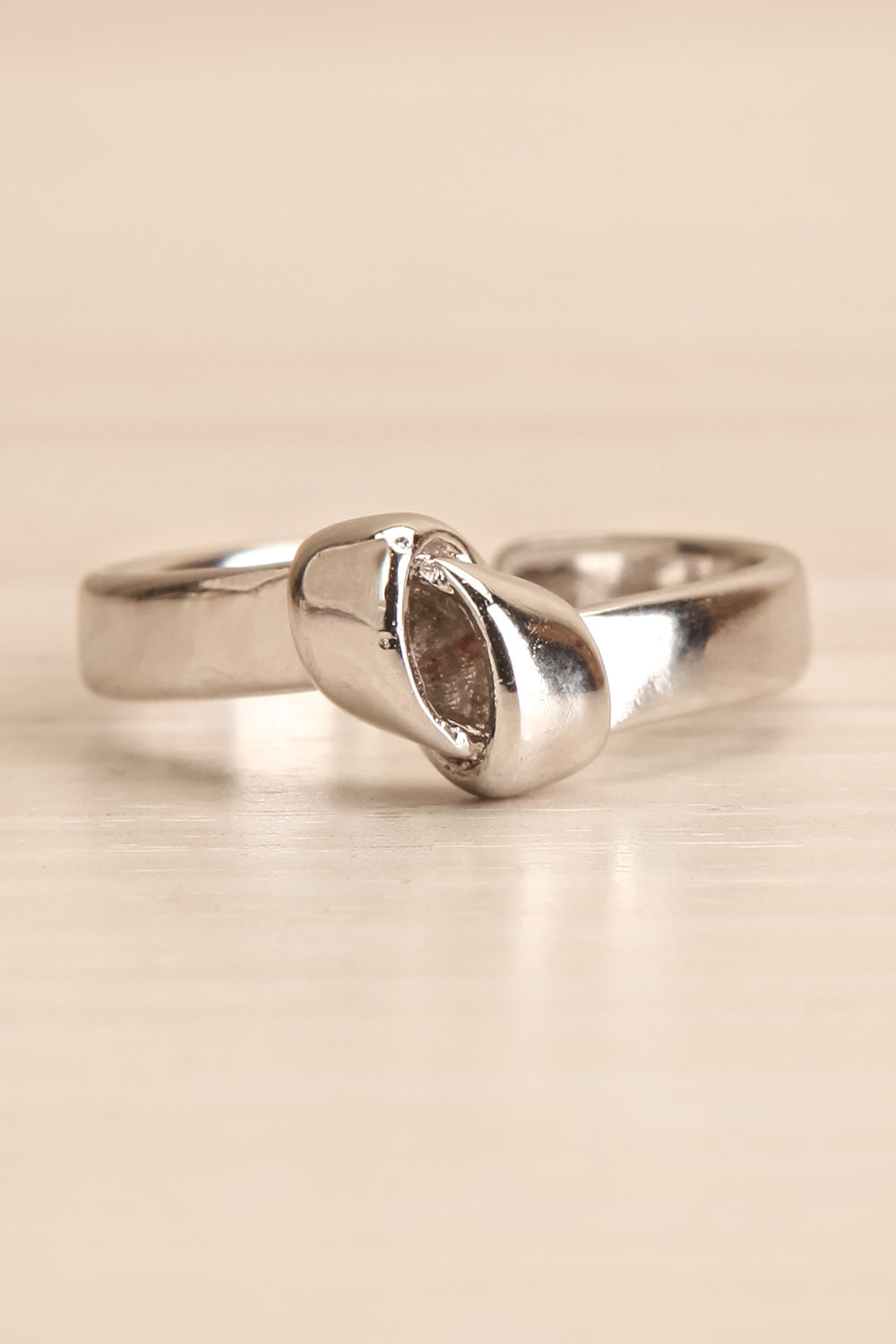 Johvi Argent Open Silver Ring w/ Knot Detail flat close-up | La Petite Garçonne
