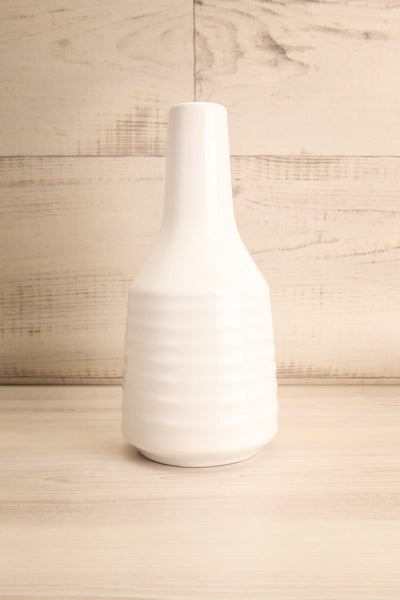 Josune White Textured Vase | La Petite Garçonne Chpt. 2