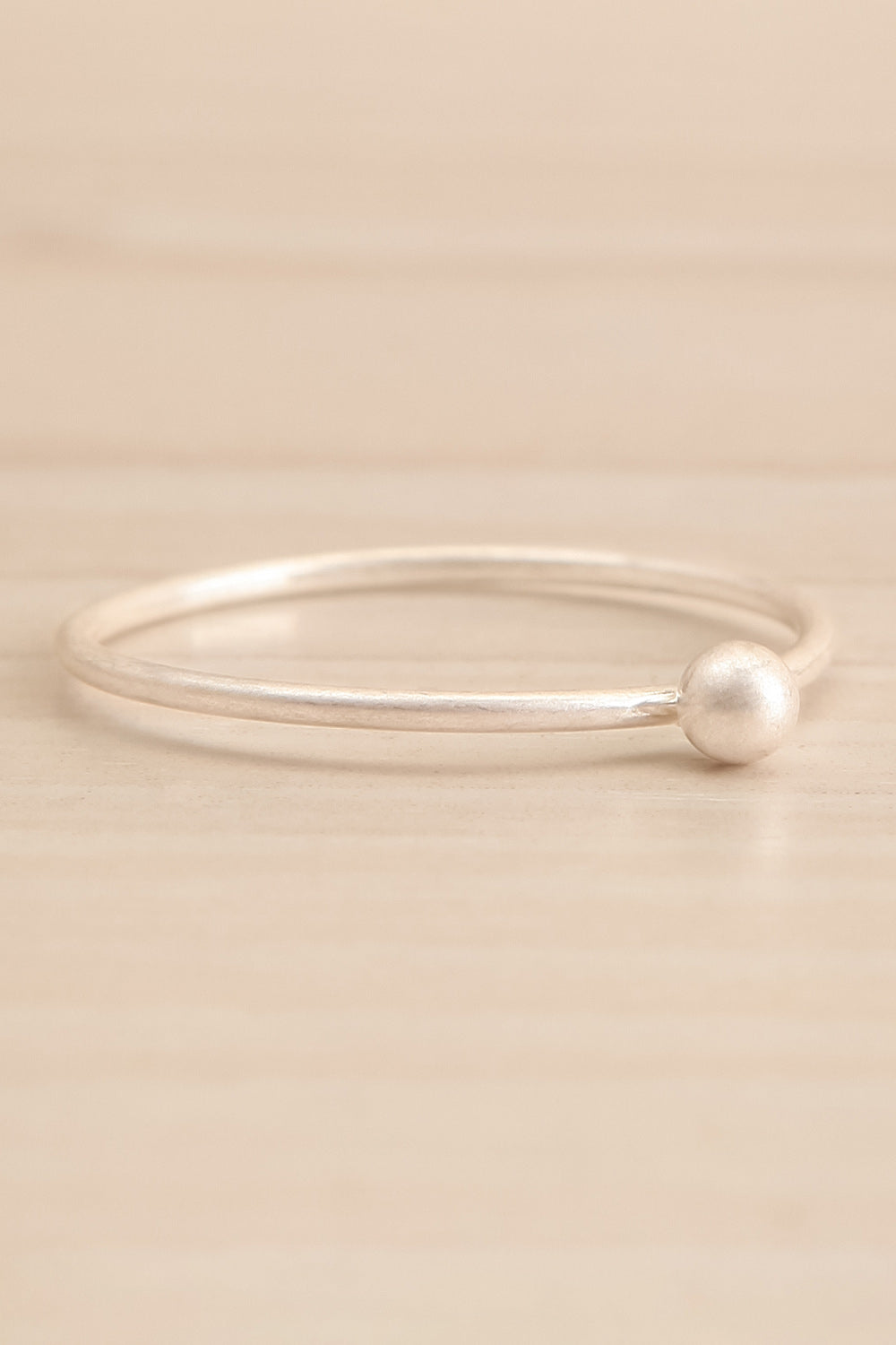 Juryha Silver Set of 7 Minimalist Rings | La petite garçonne mini pearl close-up